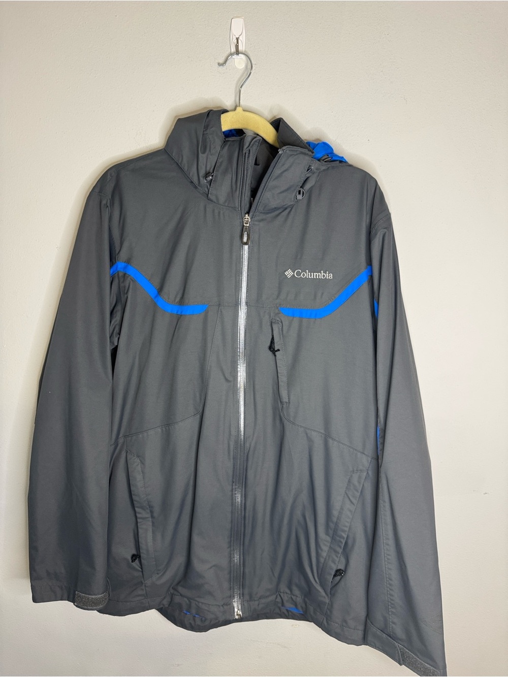 Columbia Men's Gray Rain Jacket with Blue Trim